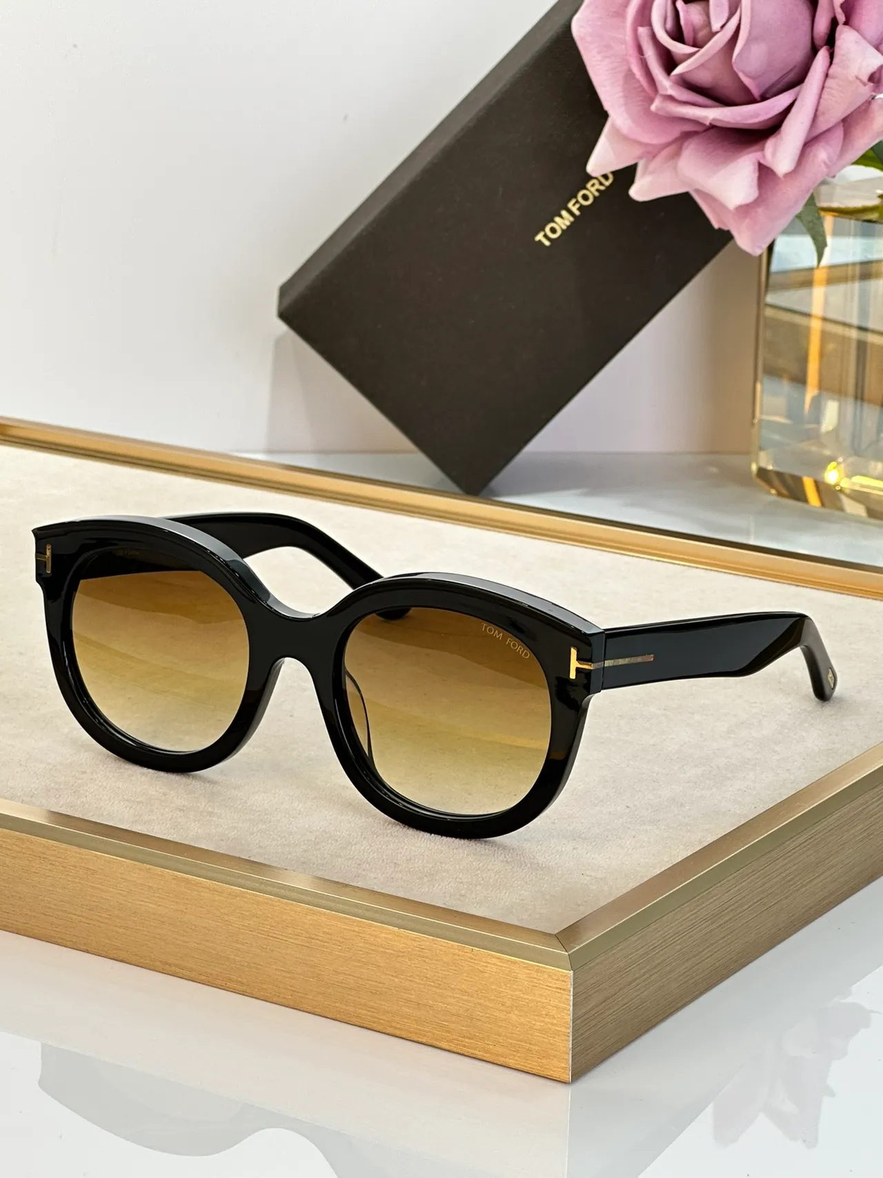 Tom Ford Lunettes de soleil oversized arrondies-carrées translucides gris dégradées 7