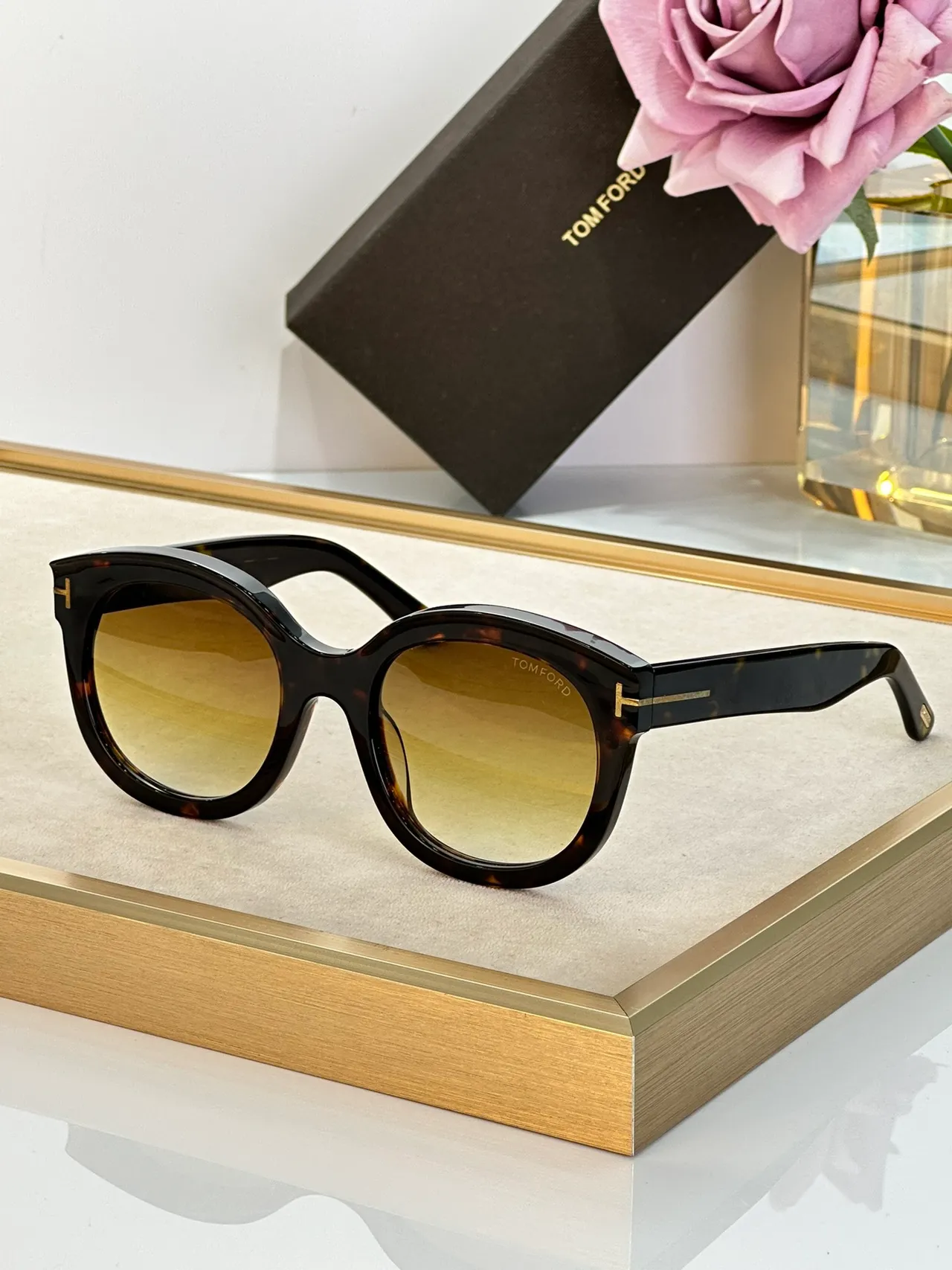 Tom Ford Lunettes de soleil oversized arrondies-carrées translucides gris dégradées 9