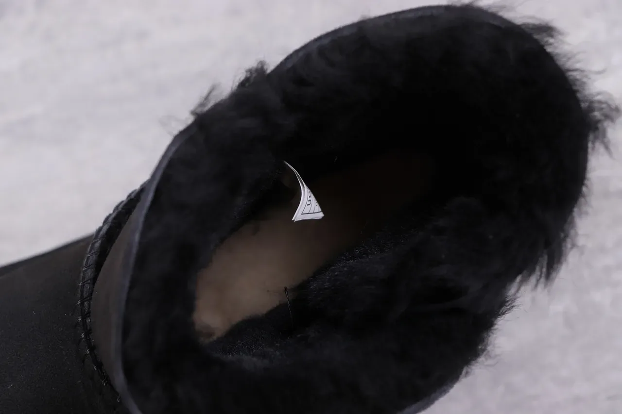 UGG أحذية كاحلية سوداء بطانة شيرلينج من السويدي 2
