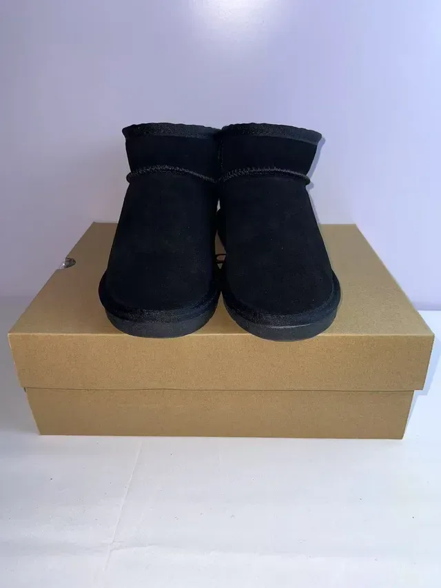 UGG কালো সুয়েড উপর শিয়ারলিং লাইন্ড স্নো বুট 5
