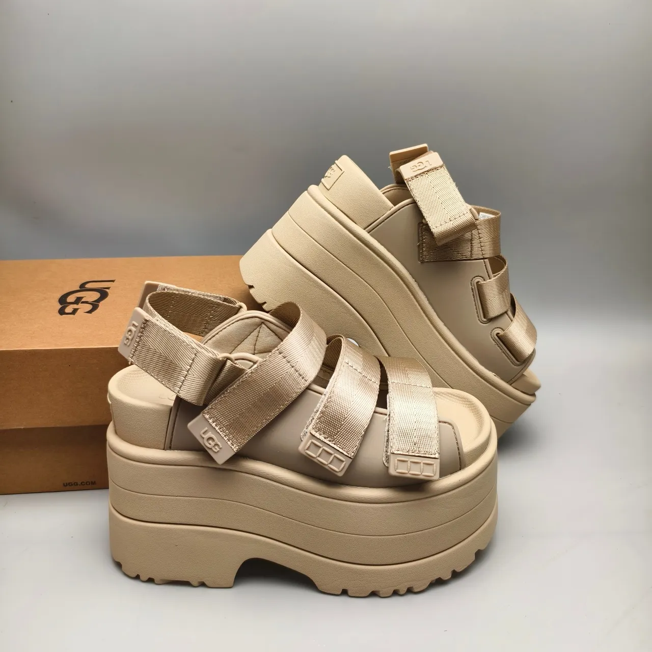 UGG sandalia plataforma con correa beige sandalias casual 6