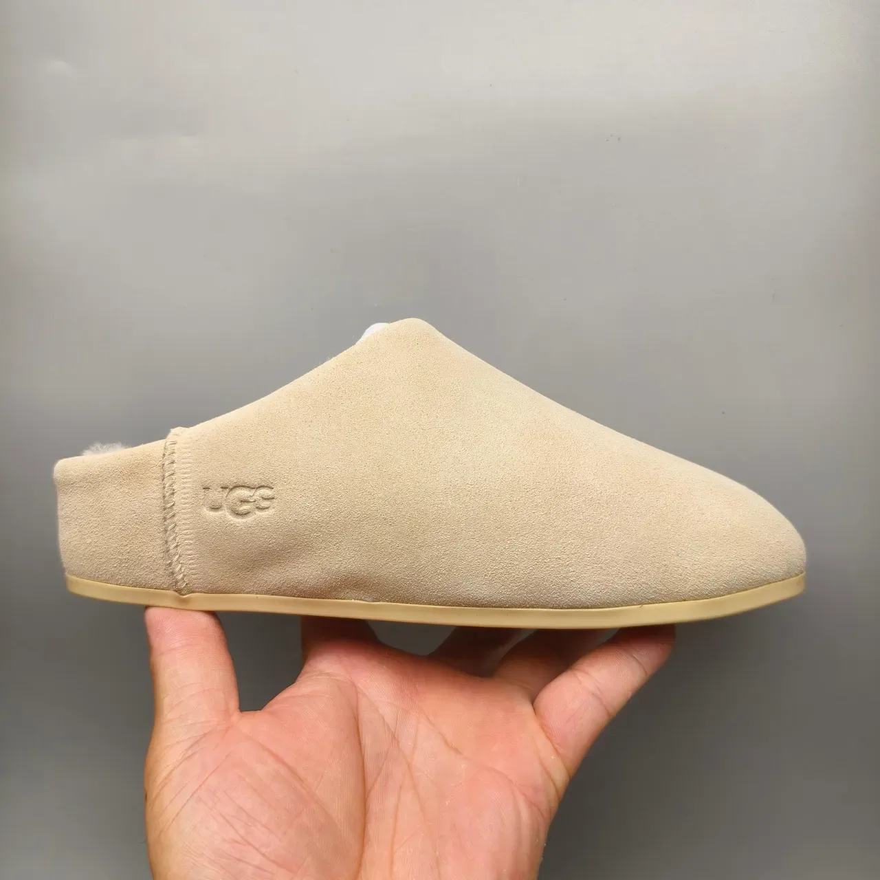 UGG Tasman نعال منزلية بيج سويد مبطن بالفراء 2