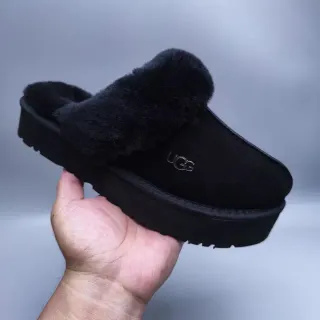 UGG تاسمان نعال أسود منصة مبطن بـ Shearling