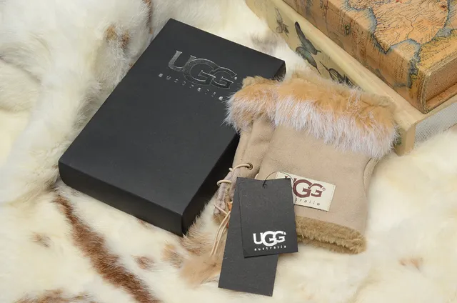 UGG Tasman Fur-Trimmed Lace-Up Slipper Snow Boots 8