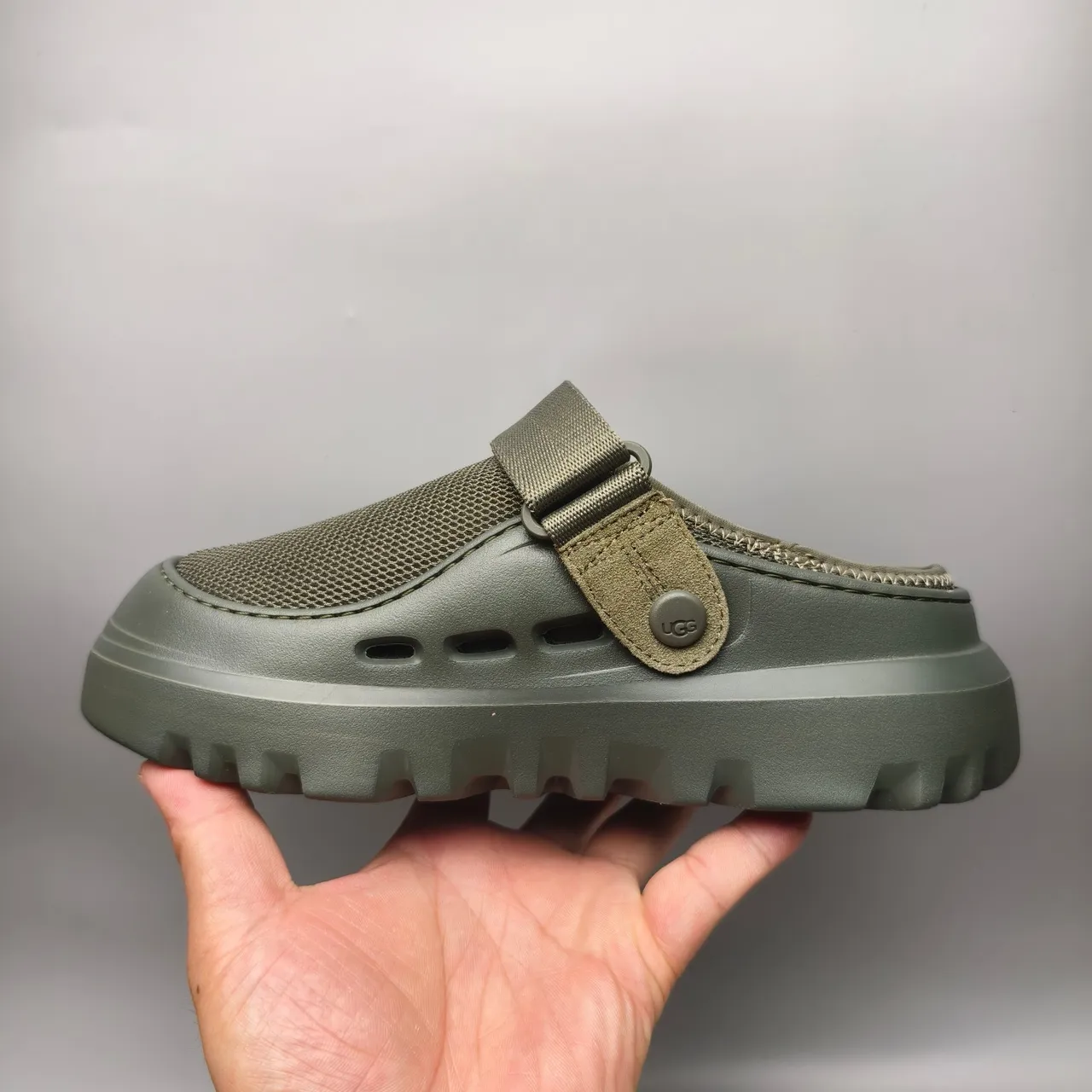 UGG Tasman অলিভ গ্রিন জালি ক্লগ 7