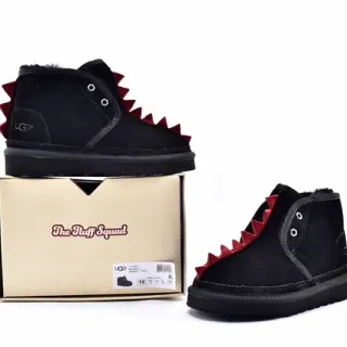 UGG The Fluff Squad Noir et Rouge Daim simulé en haut Garniture de col à piquants Bott es de neige