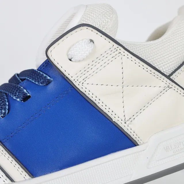 Valentino Garavani One Stud sneakers lifestyle blanc et bleu royal 6