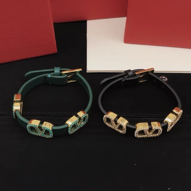 Valentino Garavani VLOGO Bracelet en caoutchouc noir orné de cristaux 2