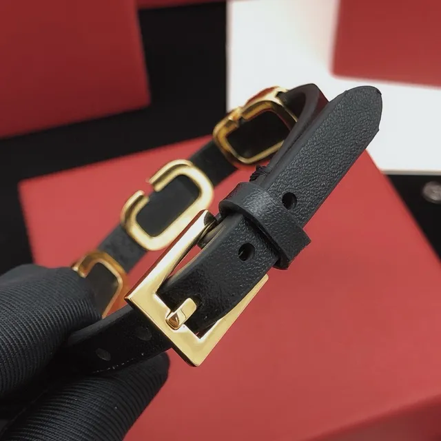 Valentino Garavani VLOGO Bracelet en caoutchouc noir orné de cristaux 4