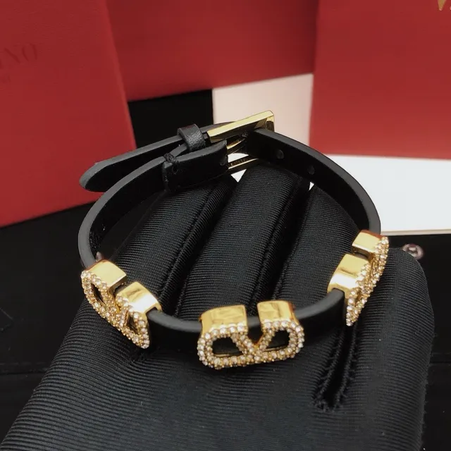 Valentino Garavani VLOGO Bracelet en caoutchouc noir orné de cristaux 5
