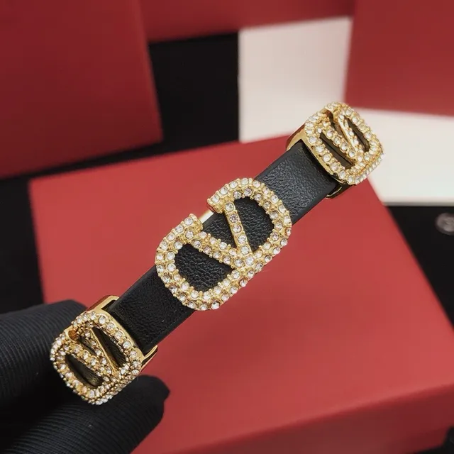 Valentino Garavani VLOGO Bracelet en caoutchouc noir orné de cristaux 6