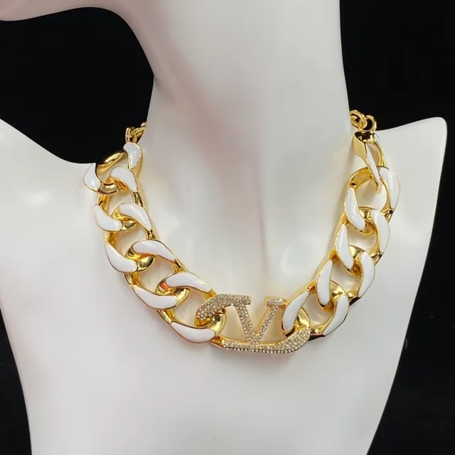 Collier Valentino chaîne curb-link grosse or blanc avec inlay d'émail 6