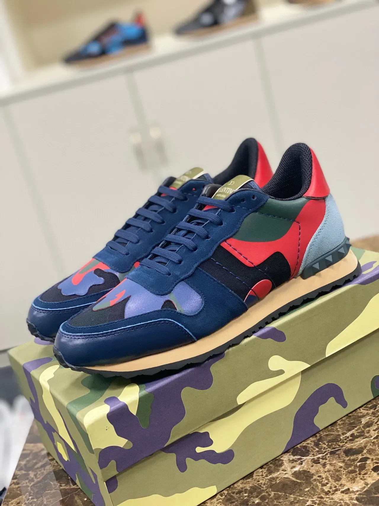 Valentino Navy Multicolor sneakers lifestyle à panneaux camouflage en matériau mixte 1