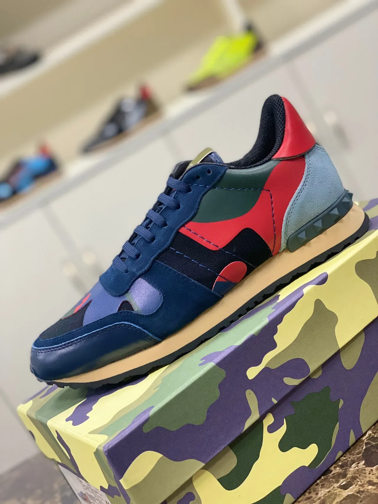 Valentino Navy Multicolor sneakers lifestyle à panneaux camouflage en matériau mixte 5