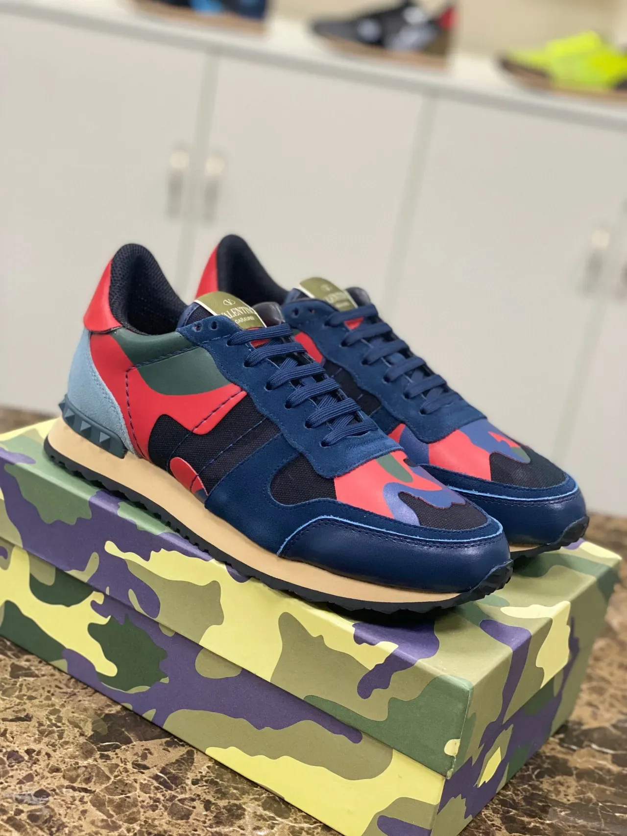 Valentino Navy Multicolor sneakers lifestyle à panneaux camouflage en matériau mixte 9