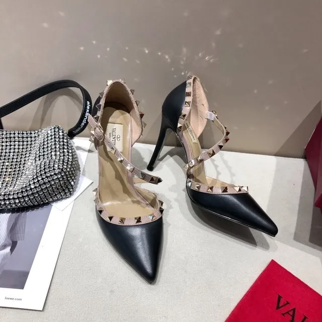 Valentino Rockstud Black Beige Pointed-Toe Heel Stiletto 8