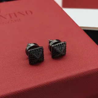 Valentino Rockstud negras y rojas cuadradas Stud Pavé piedras pendientes