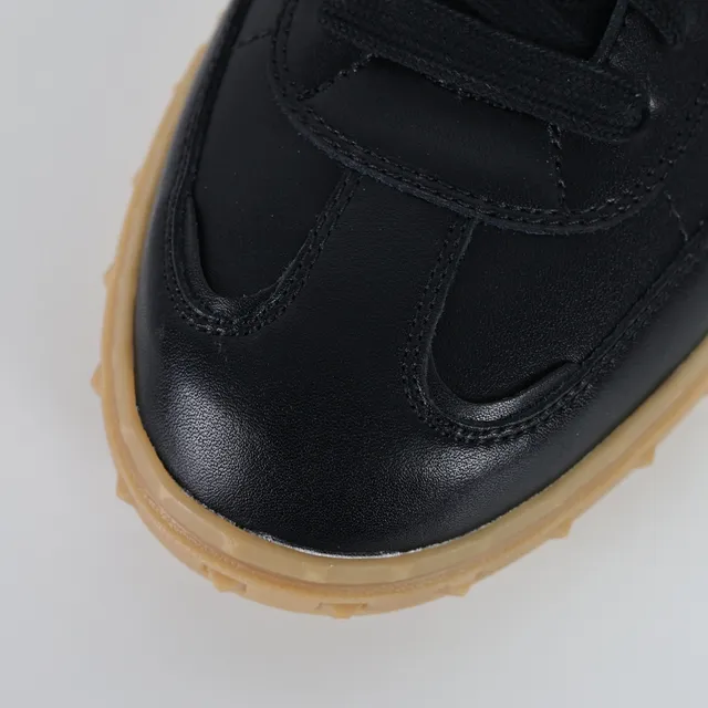 Valentino Rockstud-Inspired Tênis lifestyle de couro preto e branco 5