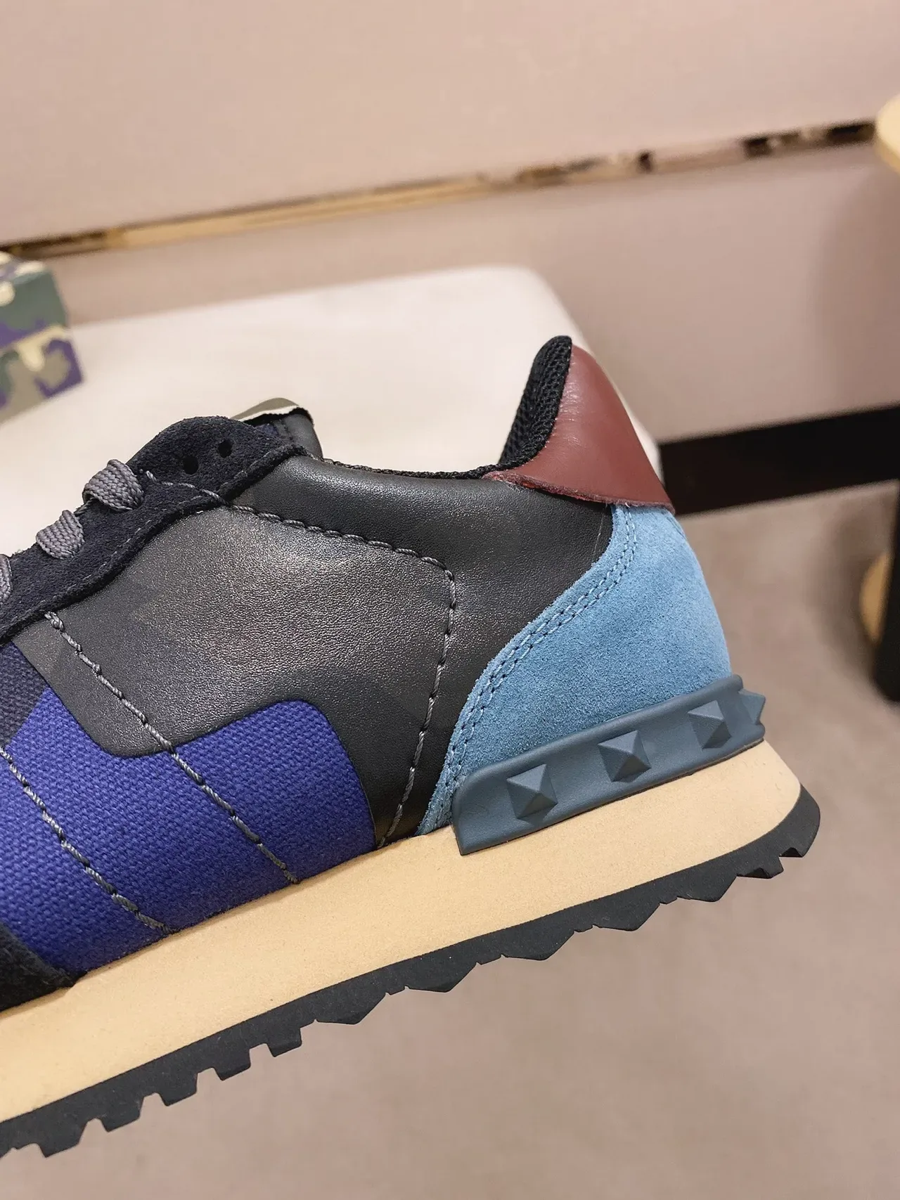 Valentino Rockstud Runner impresión Camo zapatillas lifestyle 4