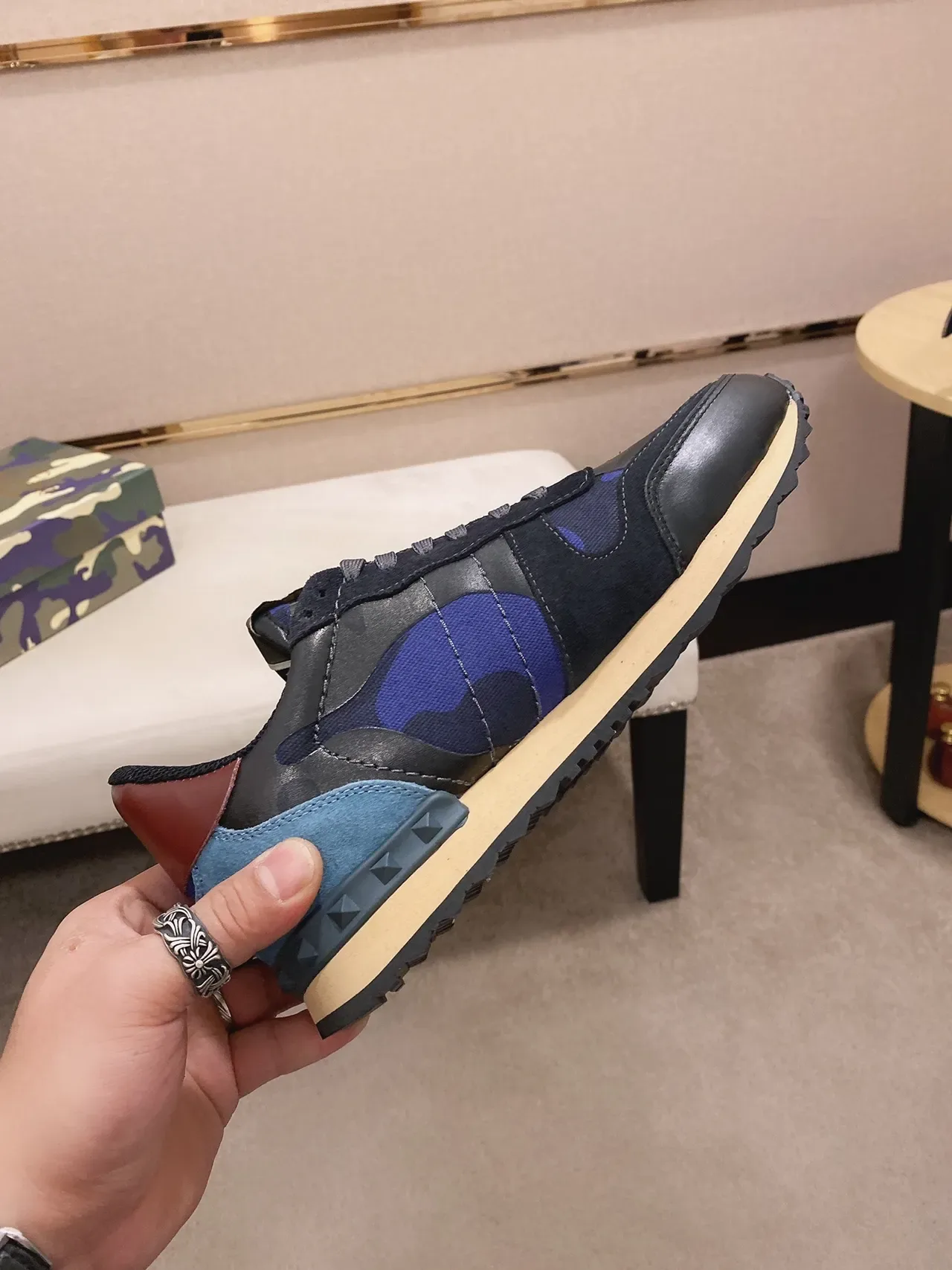 Valentino Rockstud Runner impresión Camo zapatillas lifestyle 6