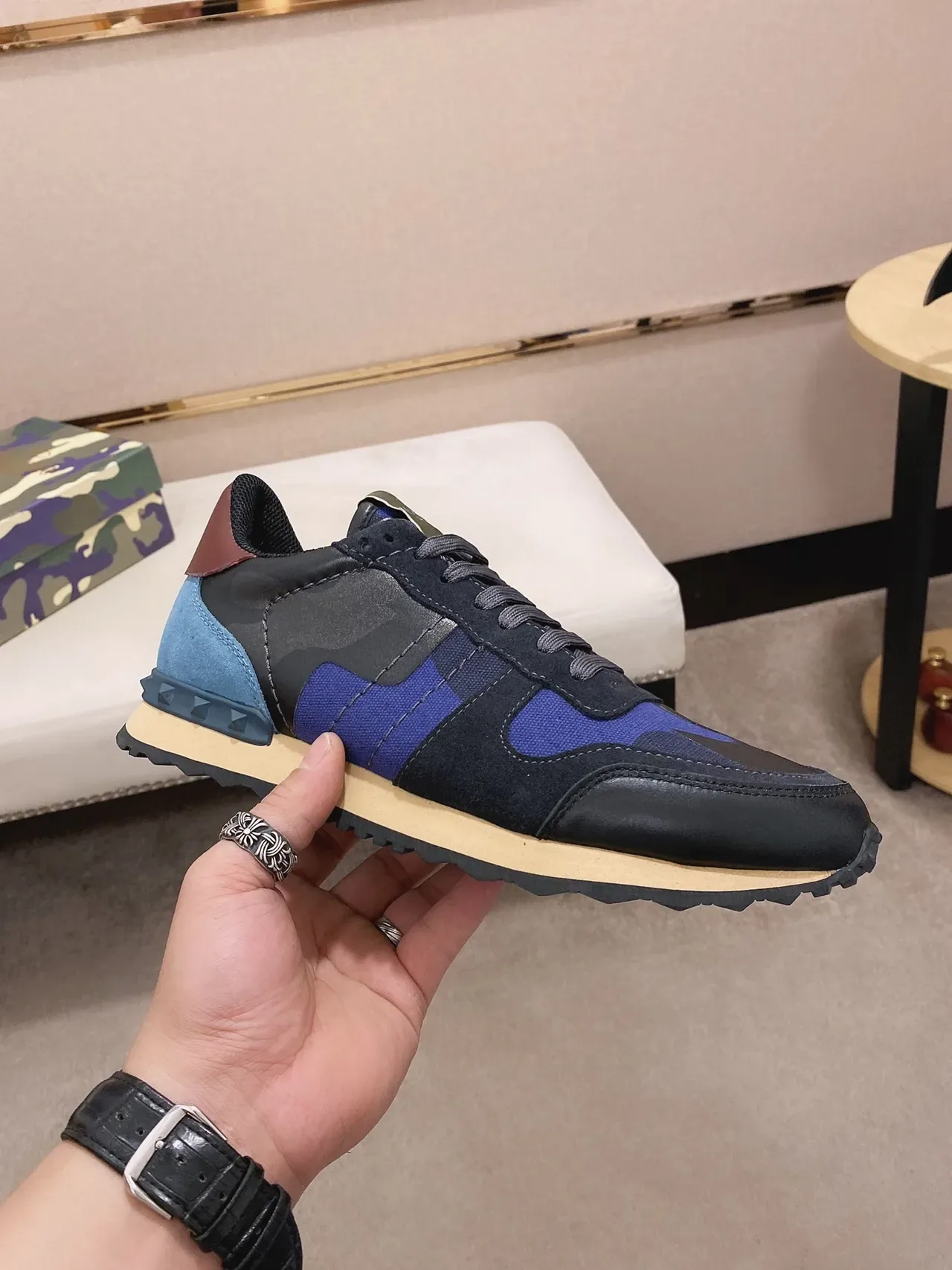 Valentino Rockstud Runner impresión Camo zapatillas lifestyle 7