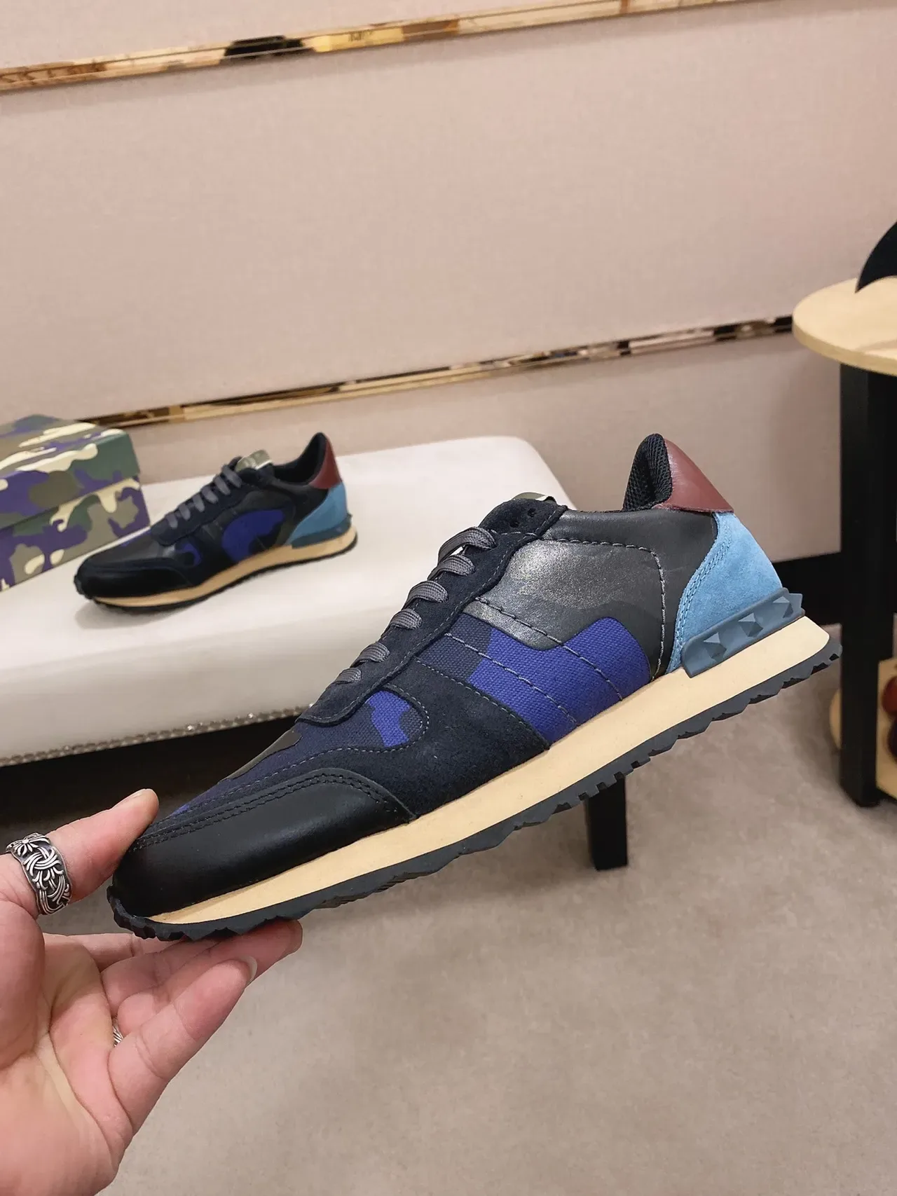 Valentino Rockstud Runner impresión Camo zapatillas lifestyle 8