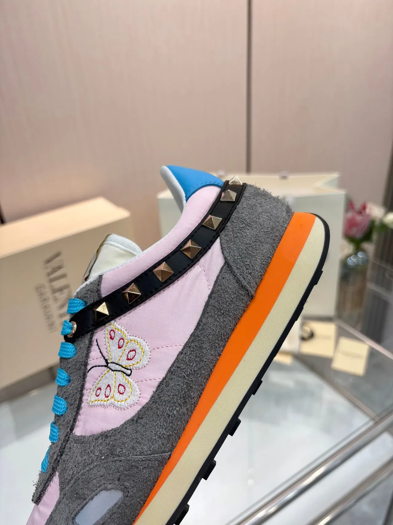 Valentino Rockstud Runner Rose Gris Cyan Orange Sneakers Lifestyle 2