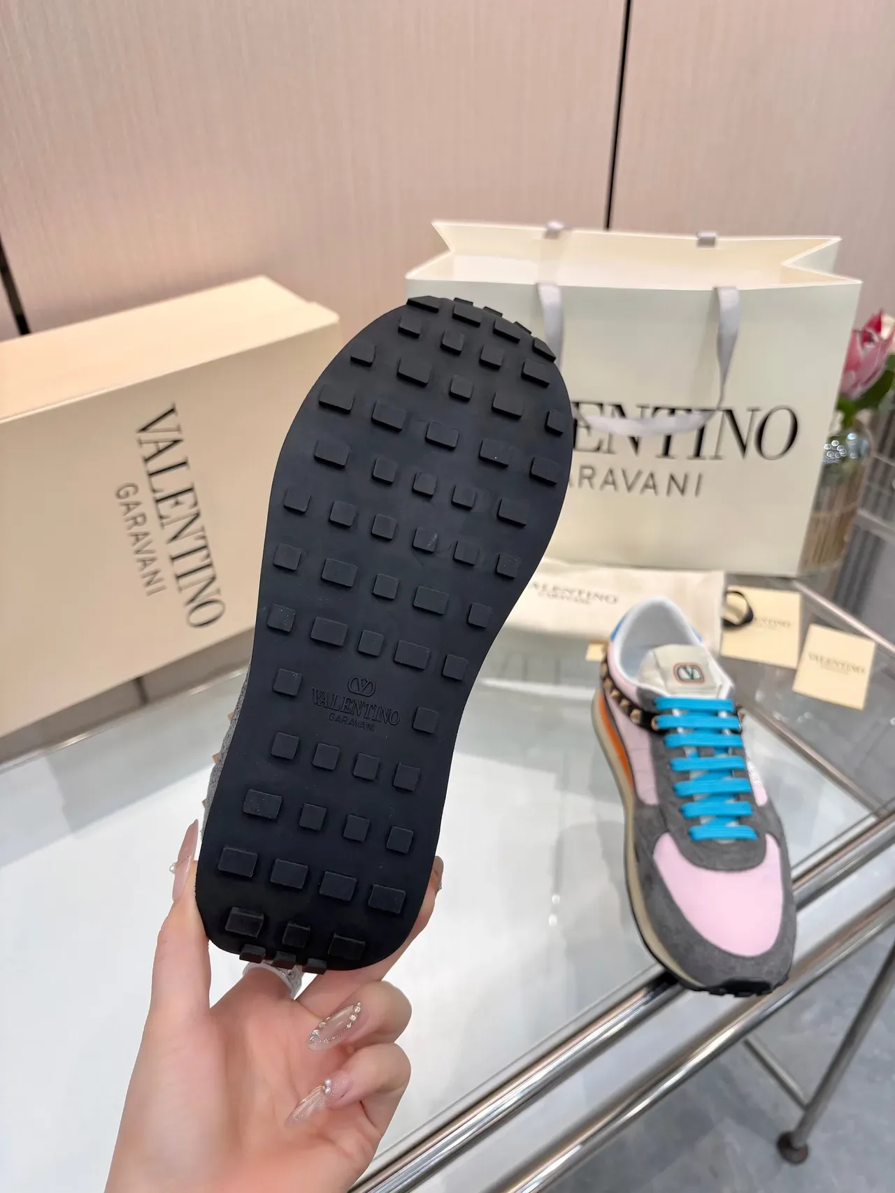 Valentino Rockstud Runner Rose Gris Cyan Orange Sneakers Lifestyle 3