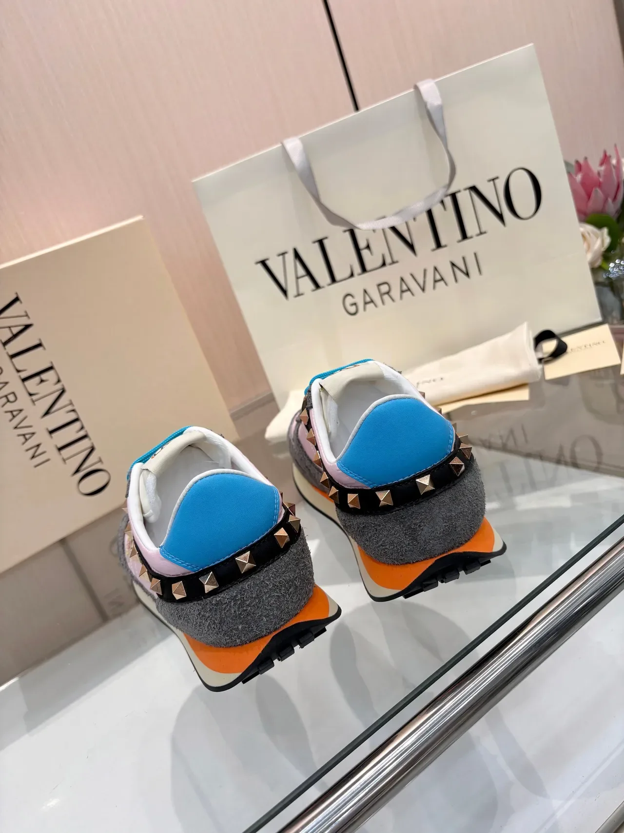 Valentino Rockstud Runner Rose Gris Cyan Orange Sneakers Lifestyle 4