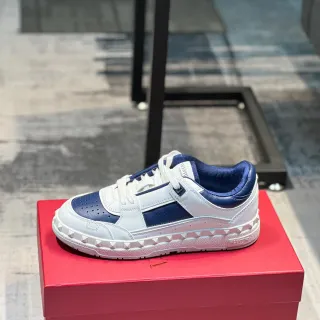Valentino Rockstud Zapatillas Lifestyle Blancas y Navy de Cuero con Studs