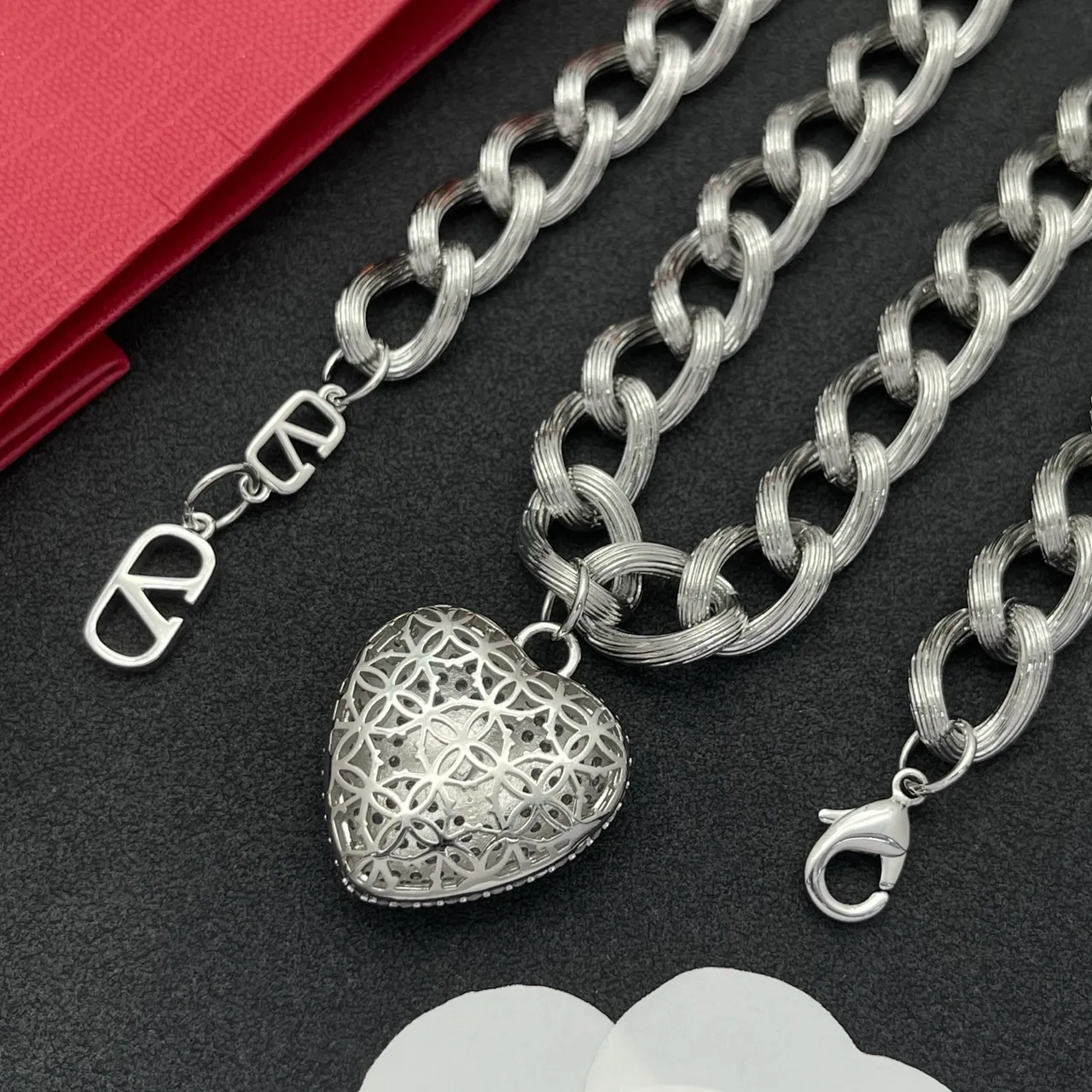 Colar com pingente de coração de Valentino em prata preta corrente curb chunky Pavé-Set 3