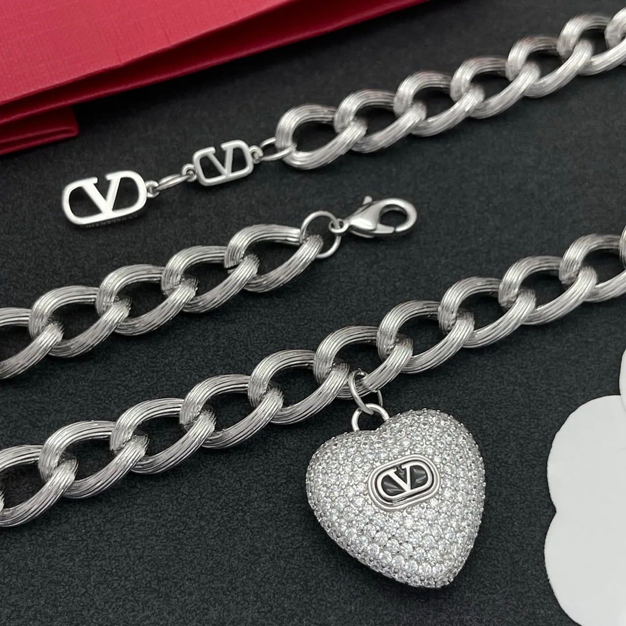 Colar com pingente de coração de Valentino em prata preta corrente curb chunky Pavé-Set 4