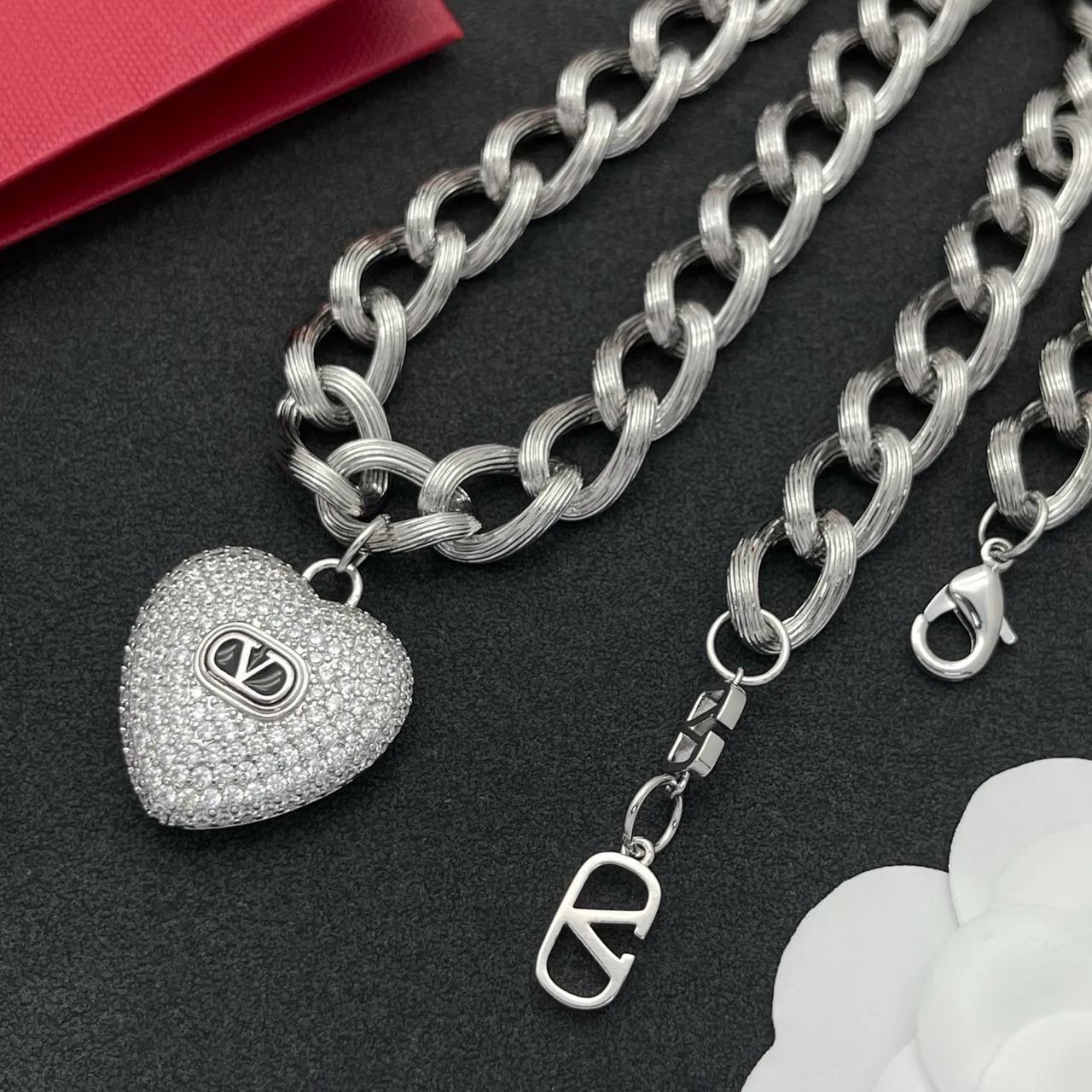 Colar com pingente de coração de Valentino em prata preta corrente curb chunky Pavé-Set 5