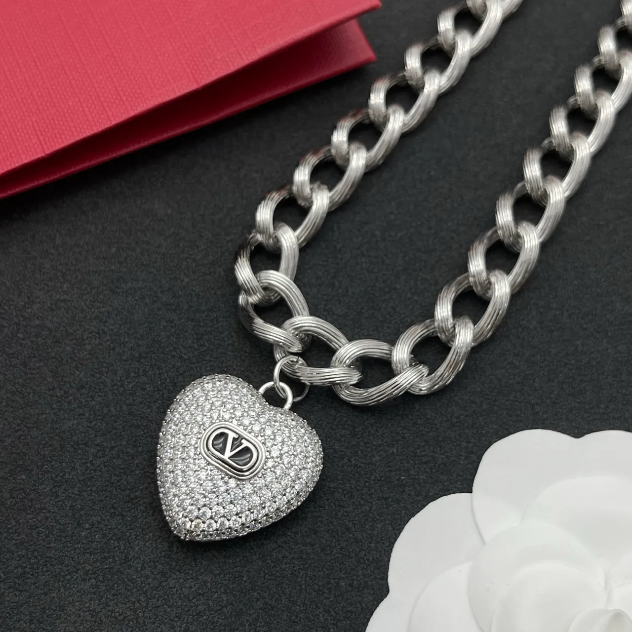 Colar com pingente de coração de Valentino em prata preta corrente curb chunky Pavé-Set 6