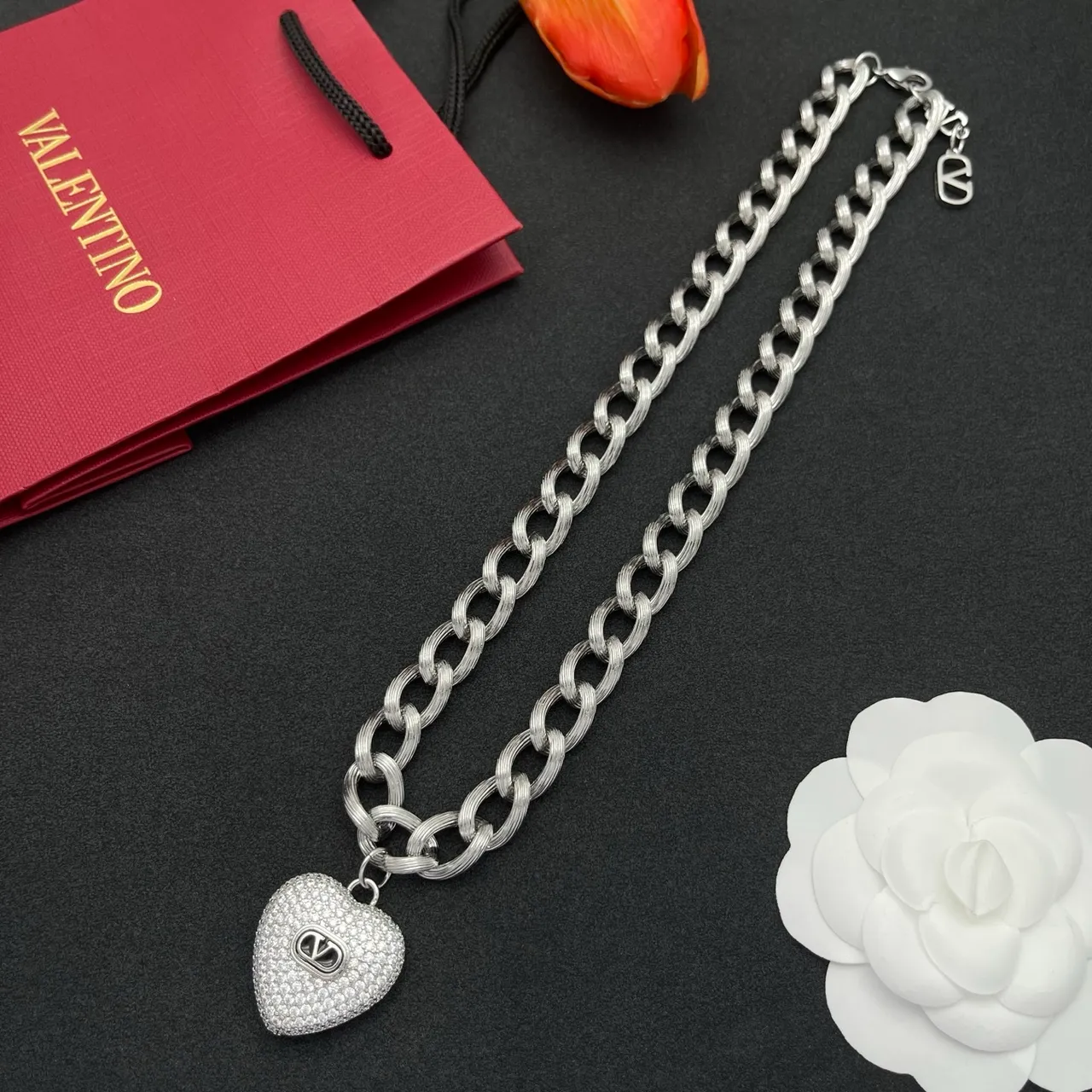 Colar com pingente de coração de Valentino em prata preta corrente curb chunky Pavé-Set 7