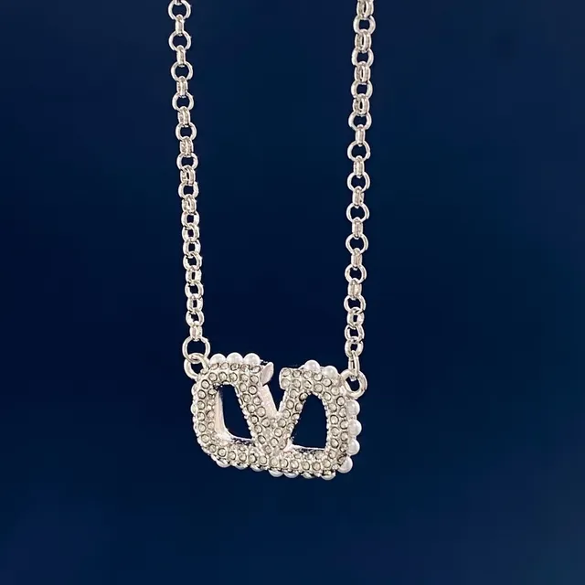 Valentino VLogo Crystal-Pavé Double-V قلادة 2
