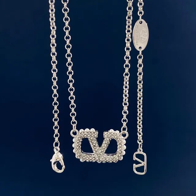 Valentino VLogo Crystal-Pavé Double-V قلادة 5