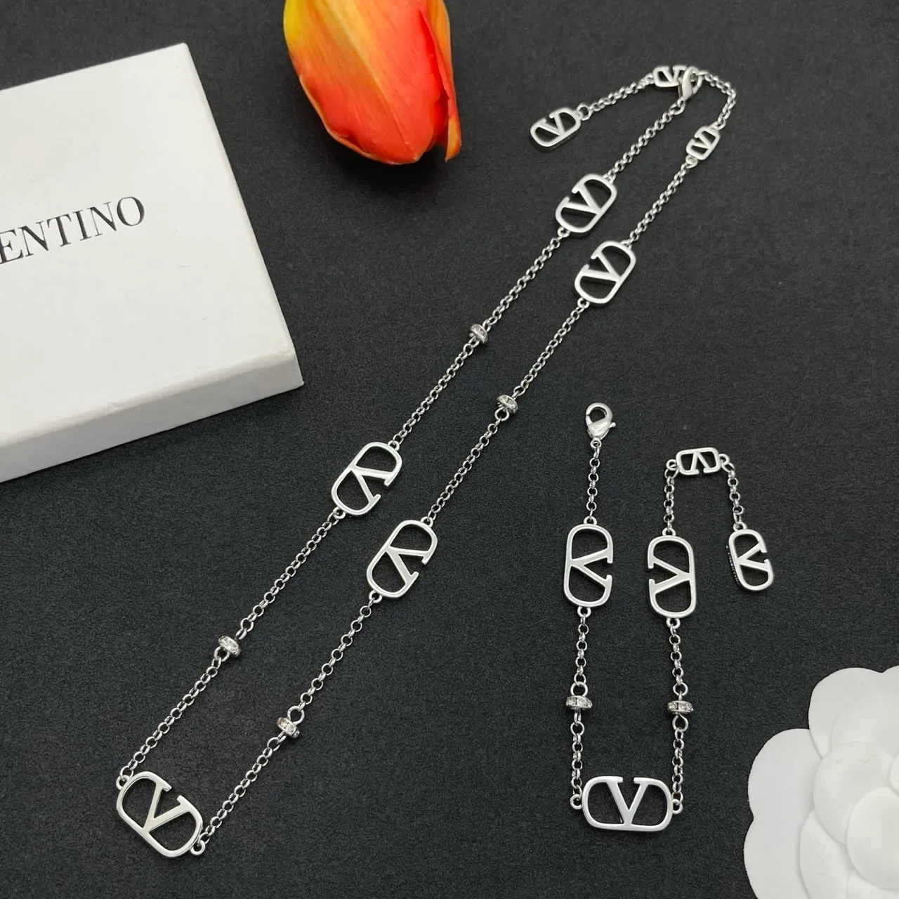 Valentino VLOGO Collier Chaîne Argent Charms 2