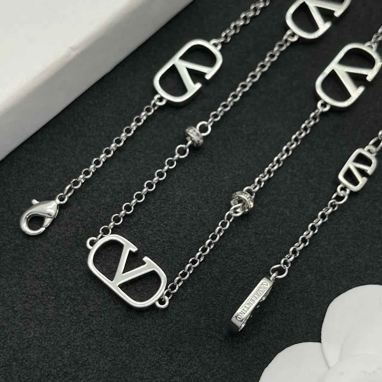 Valentino VLOGO Collier Chaîne Argent Charms 3