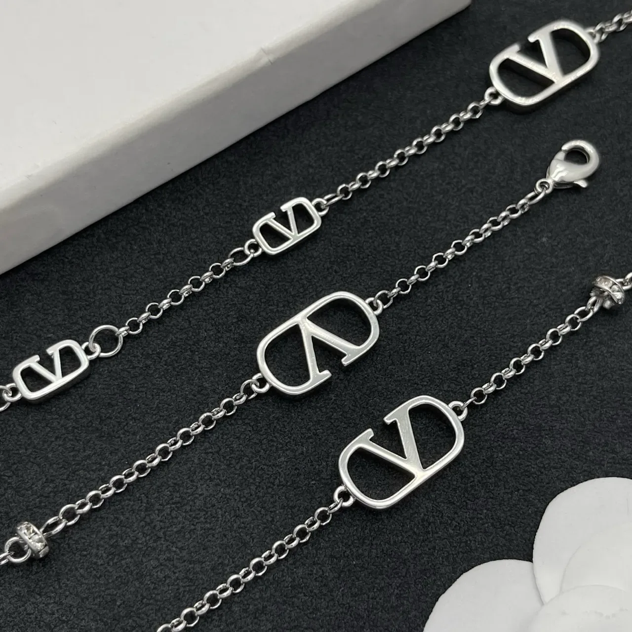 Valentino VLOGO Collier Chaîne Argent Charms 4