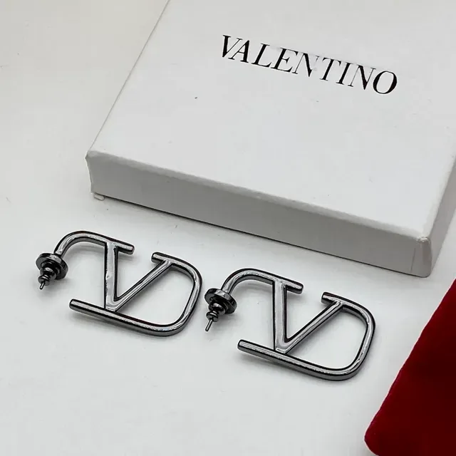 Valentino VLTN Open-Frame V-Shaped Stud Earrings 9