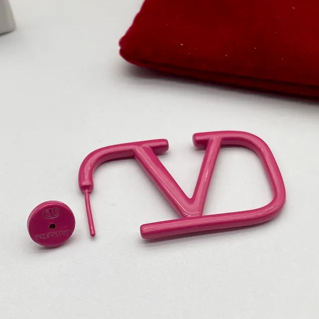 Valentino VLTN Boucles d'oreilles en émail rose à cadre ouvert 2
