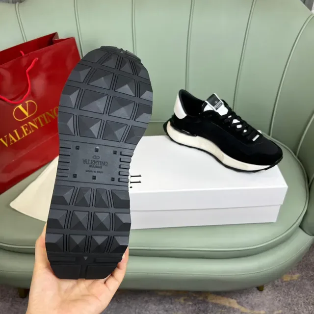 Sneakers Lifestyle Valentino VLTN Runner Noir et Blanc 2