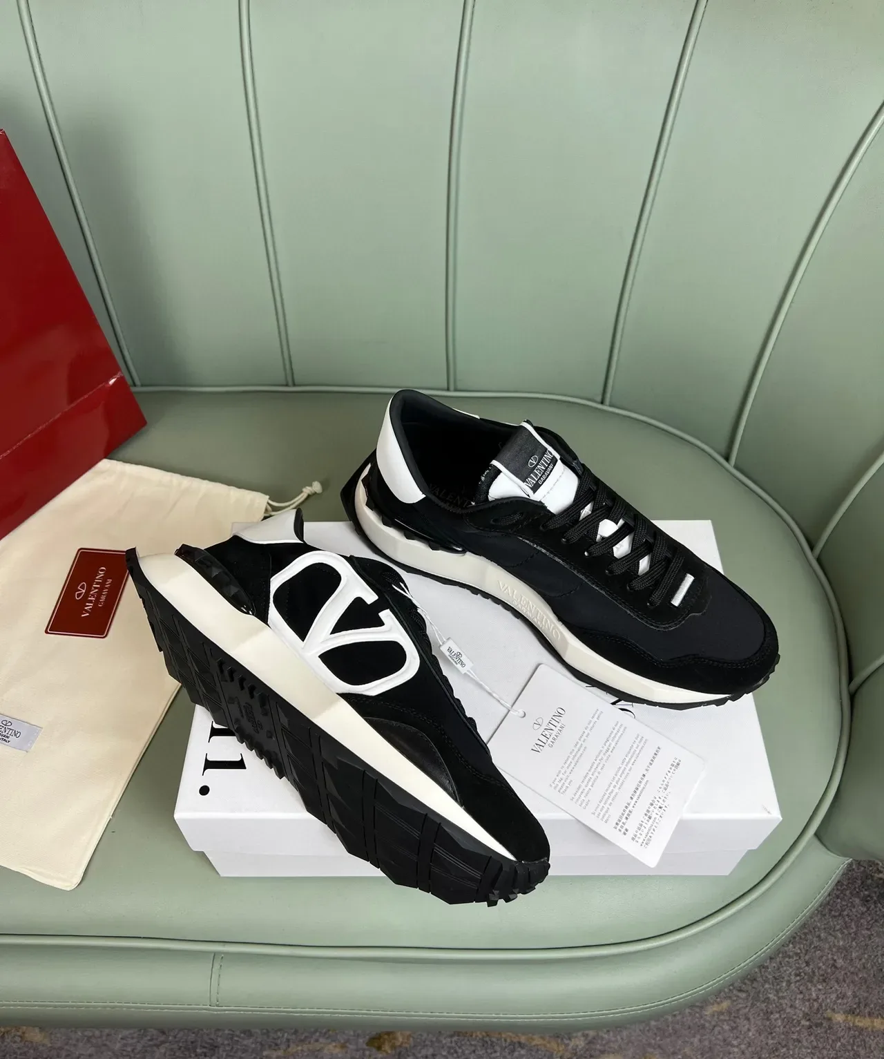 Sneakers Lifestyle Valentino VLTN Runner Noir et Blanc 5