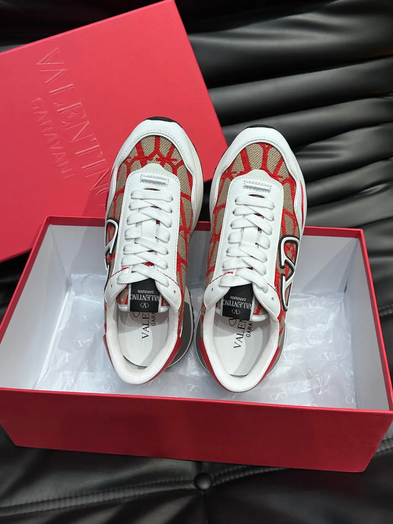 Valentino VLTN Runner أحمر أبيض بيج سينيكرز لايف ستايل 5