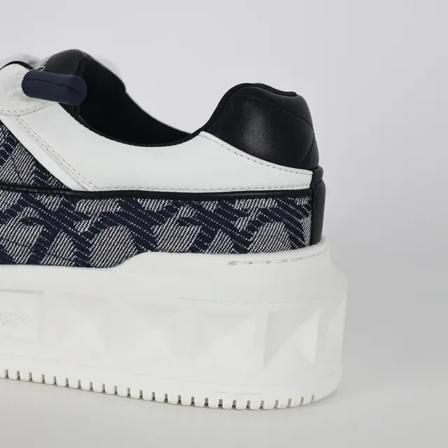 Valentino Chaussures Lifestyle avec Upper Textile Monogramé, Midsole Géométrique Blanc Navy 4