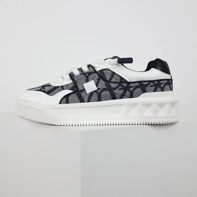 Valentino Chaussures Lifestyle avec Upper Textile Monogramé, Midsole Géométrique Blanc Navy 9