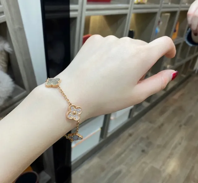 Van Cleef & Arpels Alhambra Chaîne en Or Multicolore à Cinq Motifs Trèfle Bracelet 2