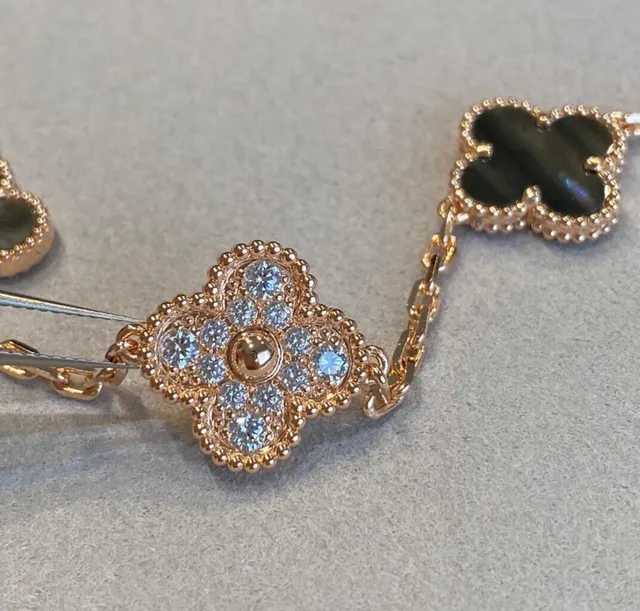 Van Cleef & Arpels Alhambra Chaîne en Or Multicolore à Cinq Motifs Trèfle Bracelet 3