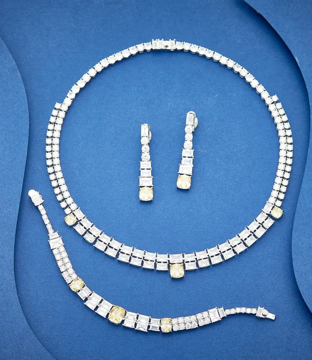 Van Cleef & Arpels أبيض وأصفر شوكر متعدد الصفوف باغيت ودائري بريليانت تركيب قلادة 5